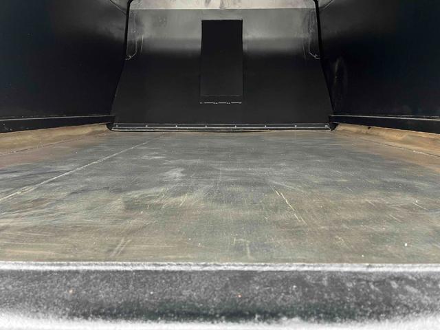 キャンター ２．６ｔ積プレス式パッカー車　新明和７．４立米　２．６ｔ積プレス式パッカー車　５速ＭＴ　ＥＴＣ　バックカメラ付　新明和製Ｇ－ＰＸ　タンク床面ステンレス　容積７．４立米　連続スイッチ　ステンレス汚水タンク　コンテナ反転装置付　車両総重量７９８５ｋｇ（9枚目）