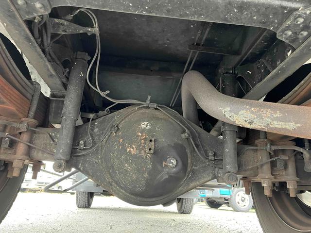 キャンター ２．６ｔ積プレス式パッカー車　新明和７．４立米　２．６ｔ積プレス式パッカー車　５速ＭＴ　ＥＴＣ　バックカメラ付　新明和製Ｇ－ＰＸ　タンク床面ステンレス　容積７．４立米　連続スイッチ　ステンレス汚水タンク　コンテナ反転装置付　車両総重量７９８５ｋｇ（19枚目）