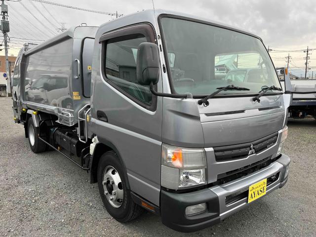 キャンター ２．６ｔ積プレス式パッカー車　新明和７．４立米　２．６ｔ積プレス式パッカー車　５速ＭＴ　ＥＴＣ　バックカメラ付　新明和製Ｇ－ＰＸ　タンク床面ステンレス　容積７．４立米　連続スイッチ　ステンレス汚水タンク　コンテナ反転装置付　車両総重量７９８５ｋｇ（22枚目）