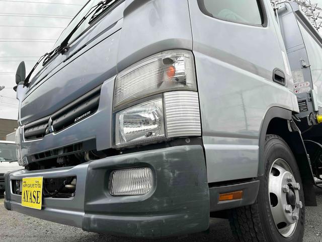 キャンター ２．６ｔ積プレス式パッカー車　新明和７．４立米　２．６ｔ積プレス式パッカー車　５速ＭＴ　ＥＴＣ　バックカメラ付　新明和製Ｇ－ＰＸ　タンク床面ステンレス　容積７．４立米　連続スイッチ　ステンレス汚水タンク　コンテナ反転装置付　車両総重量７９８５ｋｇ（26枚目）