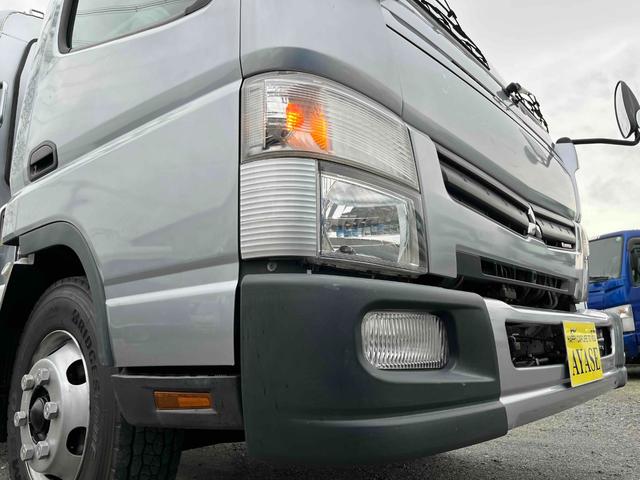 キャンター ２．６ｔ積プレス式パッカー車　新明和７．４立米　２．６ｔ積プレス式パッカー車　５速ＭＴ　ＥＴＣ　バックカメラ付　新明和製Ｇ－ＰＸ　タンク床面ステンレス　容積７．４立米　連続スイッチ　ステンレス汚水タンク　コンテナ反転装置付　車両総重量７９８５ｋｇ（27枚目）