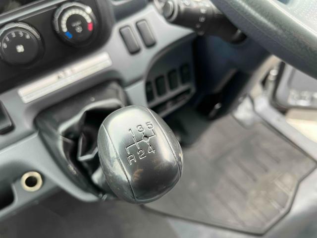 キャンター ２．６ｔ積プレス式パッカー車　新明和７．４立米　２．６ｔ積プレス式パッカー車　５速ＭＴ　ＥＴＣ　バックカメラ付　新明和製Ｇ－ＰＸ　タンク床面ステンレス　容積７．４立米　連続スイッチ　ステンレス汚水タンク　コンテナ反転装置付　車両総重量７９８５ｋｇ（57枚目）