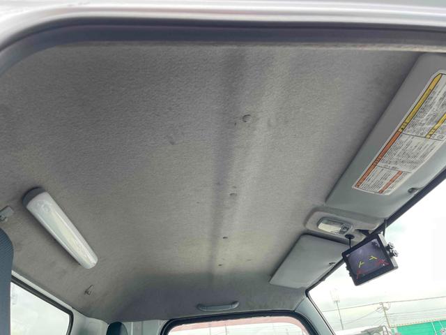 キャンター ２．６ｔ積プレス式パッカー車　新明和７．４立米　２．６ｔ積プレス式パッカー車　５速ＭＴ　ＥＴＣ　バックカメラ付　新明和製Ｇ－ＰＸ　タンク床面ステンレス　容積７．４立米　連続スイッチ　ステンレス汚水タンク　コンテナ反転装置付　車両総重量７９８５ｋｇ（59枚目）