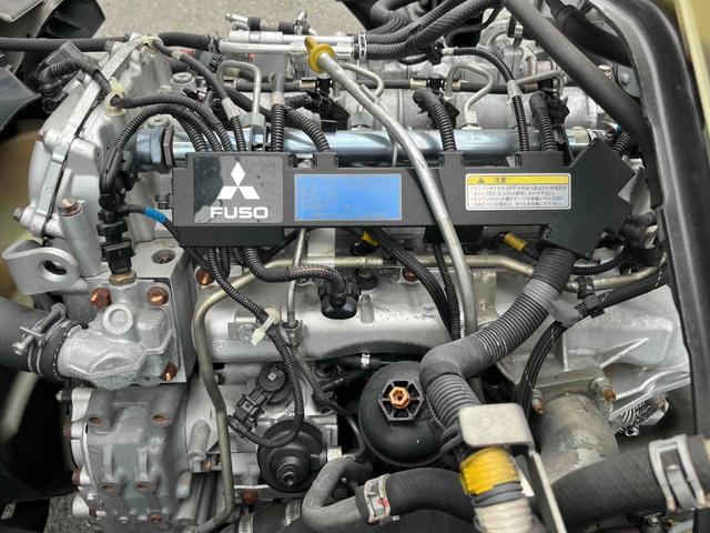 キャンター ２．６ｔ積プレス式パッカー車　新明和７．４立米　２．６ｔ積プレス式パッカー車　５速ＭＴ　ＥＴＣ　バックカメラ付　新明和製Ｇ－ＰＸ　タンク床面ステンレス　容積７．４立米　連続スイッチ　ステンレス汚水タンク　コンテナ反転装置付　車両総重量７９８５ｋｇ（60枚目）