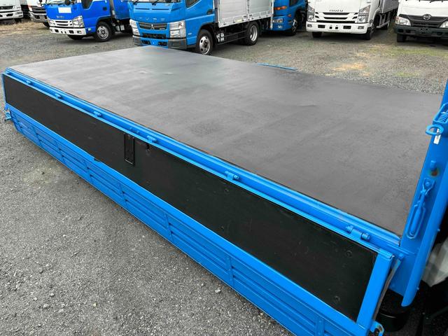 エルフトラック パワーゲート付ワイドロング3t積み平ボディー スムーサーAT ワイドロング3t積み平床ボディー スムーサーAT 車検R8年9月25日 荷台内寸長435幅200高68cm 荷台床面鉄板敷き 左右アオリ上下分割式 楽々ゲート付 新明和製アーム式PG付 タイヤ山7分(8枚目)