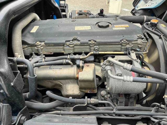 エルフトラック パワーゲート付ワイドロング3t積み平ボディー スムーサーAT ワイドロング3t積み平床ボディー スムーサーAT 車検R8年9月25日 荷台内寸長435幅200高68cm 荷台床面鉄板敷き 左右アオリ上下分割式 楽々ゲート付 新明和製アーム式PG付 タイヤ山7分(17枚目)