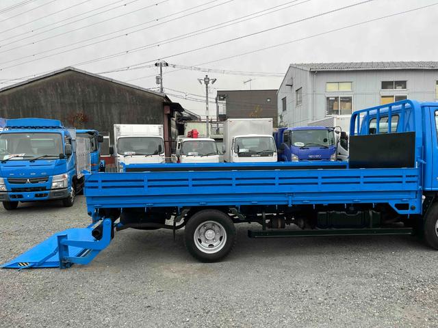 エルフトラック パワーゲート付ワイドロング3t積み平ボディー スムーサーAT ワイドロング3t積み平床ボディー スムーサーAT 車検R8年9月25日 荷台内寸長435幅200高68cm 荷台床面鉄板敷き 左右アオリ上下分割式 楽々ゲート付 新明和製アーム式PG付 タイヤ山7分(29枚目)