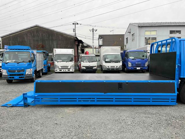 エルフトラック パワーゲート付ワイドロング3t積み平ボディー スムーサーAT ワイドロング3t積み平床ボディー スムーサーAT 車検R8年9月25日 荷台内寸長435幅200高68cm 荷台床面鉄板敷き 左右アオリ上下分割式 楽々ゲート付 新明和製アーム式PG付 タイヤ山7分(31枚目)