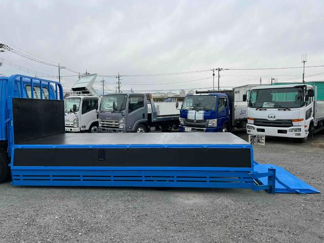 エルフトラック パワーゲート付ワイドロング3t積み平ボディー スムーサーAT ワイドロング3t積み平床ボディー スムーサーAT 車検R8年9月25日 荷台内寸長435幅200高68cm 荷台床面鉄板敷き 左右アオリ上下分割式 楽々ゲート付 新明和製アーム式PG付 タイヤ山7分(32枚目)