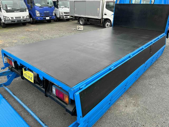 エルフトラック パワーゲート付ワイドロング3t積み平ボディー スムーサーAT ワイドロング3t積み平床ボディー スムーサーAT 車検R8年9月25日 荷台内寸長435幅200高68cm 荷台床面鉄板敷き 左右アオリ上下分割式 楽々ゲート付 新明和製アーム式PG付 タイヤ山7分(33枚目)