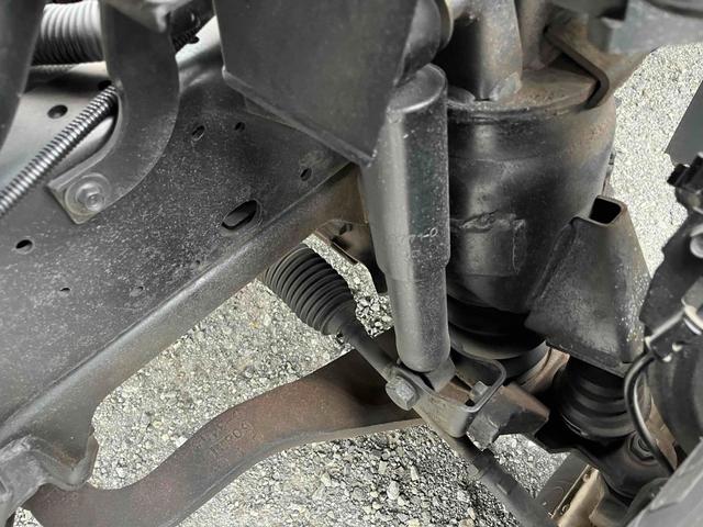 エルフトラック パワーゲート付ワイドロング3t積み平ボディー スムーサーAT ワイドロング3t積み平床ボディー スムーサーAT 車検R8年9月25日 荷台内寸長435幅200高68cm 荷台床面鉄板敷き 左右アオリ上下分割式 楽々ゲート付 新明和製アーム式PG付 タイヤ山7分(56枚目)