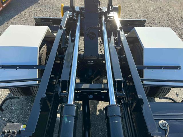 ヒノレンジャー 4.1t積アームロール新明和WシリンダーCCA44-20 4.1t積み脱着装置付コンテナ専用車 6速MT ベッドレス 2人乗り 新明和製アームロール CCA44-20 ツインホイスト キャブバックデッキ付 タイヤ山8分 車両総重量7960キロ(7枚目)