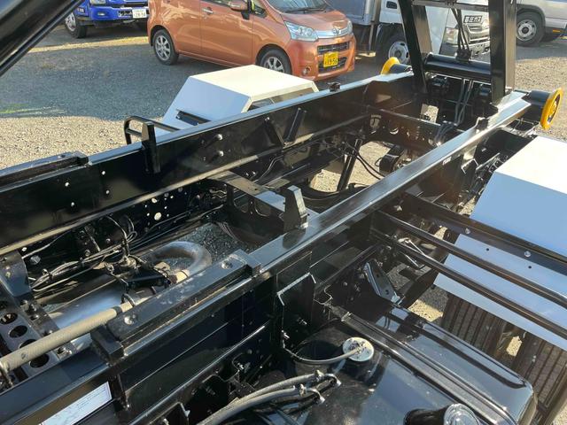 ヒノレンジャー 4.1t積アームロール新明和WシリンダーCCA44-20 4.1t積み脱着装置付コンテナ専用車 6速MT ベッドレス 2人乗り 新明和製アームロール CCA44-20 ツインホイスト キャブバックデッキ付 タイヤ山8分 車両総重量7960キロ(11枚目)