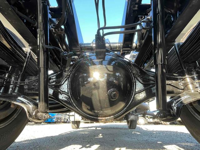 ヒノレンジャー 4.1t積アームロール新明和WシリンダーCCA44-20 4.1t積み脱着装置付コンテナ専用車 6速MT ベッドレス 2人乗り 新明和製アームロール CCA44-20 ツインホイスト キャブバックデッキ付 タイヤ山8分 車両総重量7960キロ(18枚目)