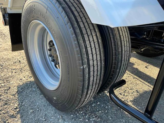 ヒノレンジャー 4.1t積アームロール新明和WシリンダーCCA44-20 4.1t積み脱着装置付コンテナ専用車 6速MT ベッドレス 2人乗り 新明和製アームロール CCA44-20 ツインホイスト キャブバックデッキ付 タイヤ山8分 車両総重量7960キロ(20枚目)