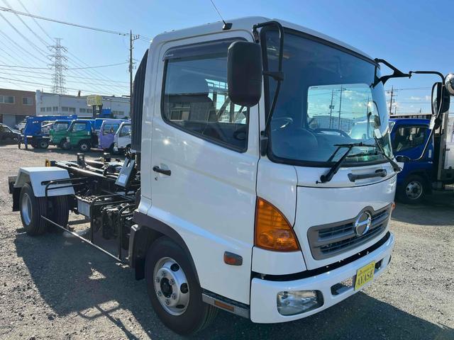 ヒノレンジャー 4.1t積アームロール新明和WシリンダーCCA44-20 4.1t積み脱着装置付コンテナ専用車 6速MT ベッドレス 2人乗り 新明和製アームロール CCA44-20 ツインホイスト キャブバックデッキ付 タイヤ山8分 車両総重量7960キロ(21枚目)