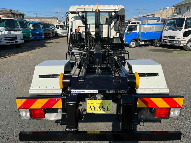 ヒノレンジャー 4.1t積アームロール新明和WシリンダーCCA44-20 4.1t積み脱着装置付コンテナ専用車 6速MT ベッドレス 2人乗り 新明和製アームロール CCA44-20 ツインホイスト キャブバックデッキ付 タイヤ山8分 車両総重量7960キロ(24枚目)