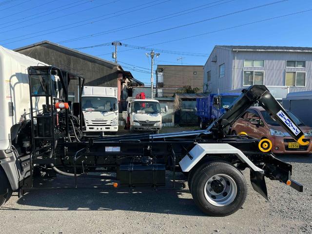 ヒノレンジャー 4.1t積アームロール新明和WシリンダーCCA44-20 4.1t積み脱着装置付コンテナ専用車 6速MT ベッドレス 2人乗り 新明和製アームロール CCA44-20 ツインホイスト キャブバックデッキ付 タイヤ山8分 車両総重量7960キロ(30枚目)