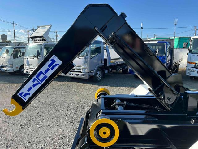 ヒノレンジャー 4.1t積アームロール新明和WシリンダーCCA44-20 4.1t積み脱着装置付コンテナ専用車 6速MT ベッドレス 2人乗り 新明和製アームロール CCA44-20 ツインホイスト キャブバックデッキ付 タイヤ山8分 車両総重量7960キロ(31枚目)