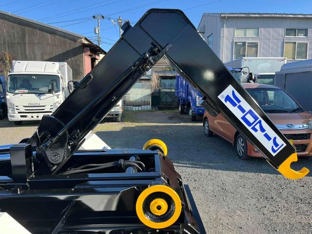 ヒノレンジャー 4.1t積アームロール新明和WシリンダーCCA44-20 4.1t積み脱着装置付コンテナ専用車 6速MT ベッドレス 2人乗り 新明和製アームロール CCA44-20 ツインホイスト キャブバックデッキ付 タイヤ山8分 車両総重量7960キロ(32枚目)