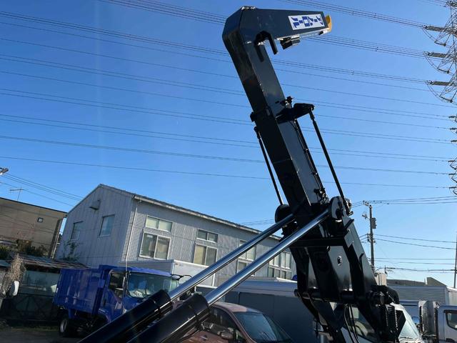 ヒノレンジャー 4.1t積アームロール新明和WシリンダーCCA44-20 4.1t積み脱着装置付コンテナ専用車 6速MT ベッドレス 2人乗り 新明和製アームロール CCA44-20 ツインホイスト キャブバックデッキ付 タイヤ山8分 車両総重量7960キロ(34枚目)