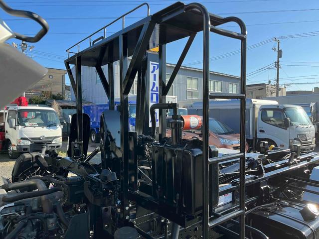 ヒノレンジャー 4.1t積アームロール新明和WシリンダーCCA44-20 4.1t積み脱着装置付コンテナ専用車 6速MT ベッドレス 2人乗り 新明和製アームロール CCA44-20 ツインホイスト キャブバックデッキ付 タイヤ山8分 車両総重量7960キロ(36枚目)