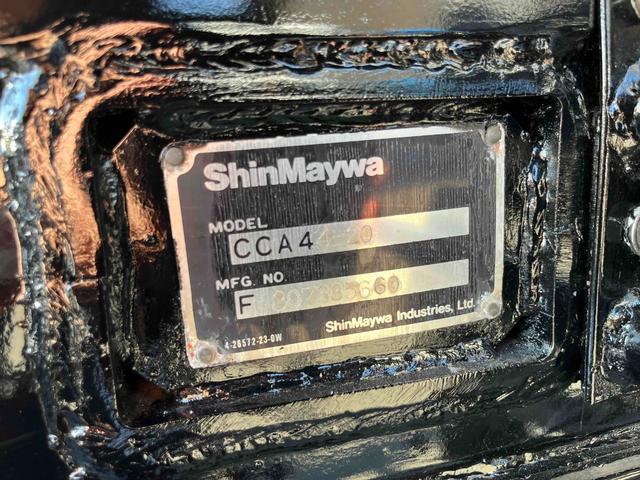 ヒノレンジャー 4.1t積アームロール新明和WシリンダーCCA44-20 4.1t積み脱着装置付コンテナ専用車 6速MT ベッドレス 2人乗り 新明和製アームロール CCA44-20 ツインホイスト キャブバックデッキ付 タイヤ山8分 車両総重量7960キロ(40枚目)