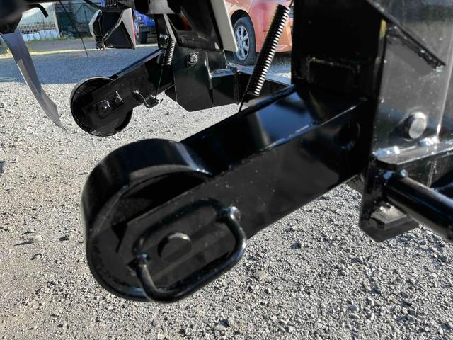 ヒノレンジャー 4.1t積アームロール新明和WシリンダーCCA44-20 4.1t積み脱着装置付コンテナ専用車 6速MT ベッドレス 2人乗り 新明和製アームロール CCA44-20 ツインホイスト キャブバックデッキ付 タイヤ山8分 車両総重量7960キロ(41枚目)