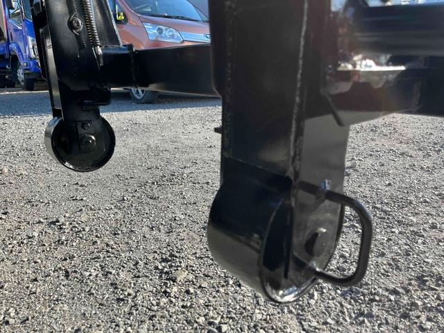 ヒノレンジャー 4.1t積アームロール新明和WシリンダーCCA44-20 4.1t積み脱着装置付コンテナ専用車 6速MT ベッドレス 2人乗り 新明和製アームロール CCA44-20 ツインホイスト キャブバックデッキ付 タイヤ山8分 車両総重量7960キロ(42枚目)