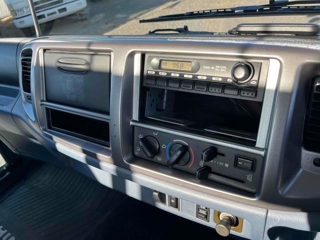 ヒノレンジャー 4.1t積アームロール新明和WシリンダーCCA44-20 4.1t積み脱着装置付コンテナ専用車 6速MT ベッドレス 2人乗り 新明和製アームロール CCA44-20 ツインホイスト キャブバックデッキ付 タイヤ山8分 車両総重量7960キロ(44枚目)