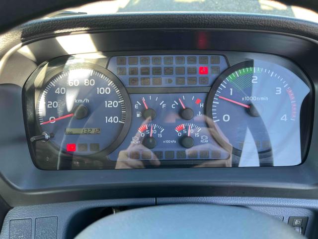 ヒノレンジャー 4.1t積アームロール新明和WシリンダーCCA44-20 4.1t積み脱着装置付コンテナ専用車 6速MT ベッドレス 2人乗り 新明和製アームロール CCA44-20 ツインホイスト キャブバックデッキ付 タイヤ山8分 車両総重量7960キロ(45枚目)