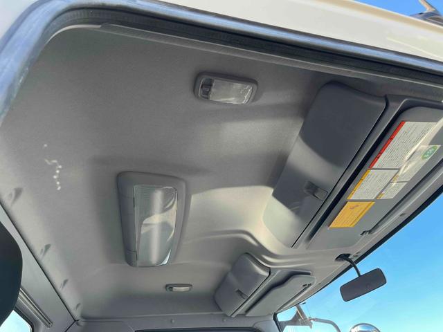 ヒノレンジャー 4.1t積アームロール新明和WシリンダーCCA44-20 4.1t積み脱着装置付コンテナ専用車 6速MT ベッドレス 2人乗り 新明和製アームロール CCA44-20 ツインホイスト キャブバックデッキ付 タイヤ山8分 車両総重量7960キロ(48枚目)