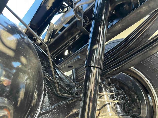 ヒノレンジャー 4.1t積アームロール新明和WシリンダーCCA44-20 4.1t積み脱着装置付コンテナ専用車 6速MT ベッドレス 2人乗り 新明和製アームロール CCA44-20 ツインホイスト キャブバックデッキ付 タイヤ山8分 車両総重量7960キロ(53枚目)