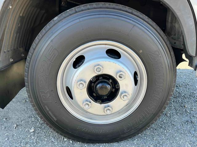 ヒノレンジャー 4.1t積アームロール新明和WシリンダーCCA44-20 4.1t積み脱着装置付コンテナ専用車 6速MT ベッドレス 2人乗り 新明和製アームロール CCA44-20 ツインホイスト キャブバックデッキ付 タイヤ山8分 車両総重量7960キロ(54枚目)