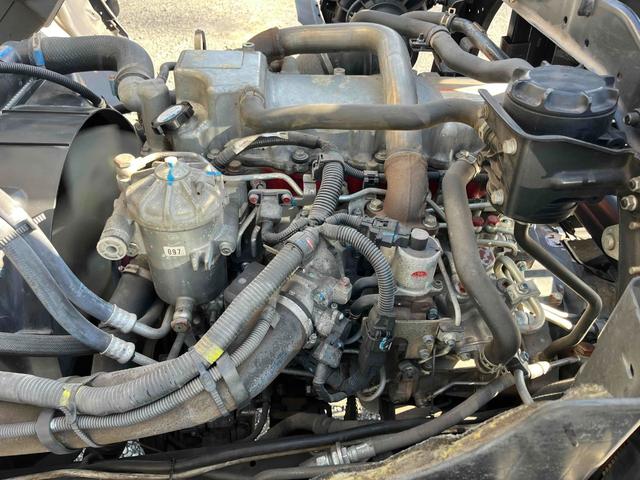 ヒノレンジャー 4.05t積アームロール 新明和Wシリンダー 6速MT 4.1t積み脱着装置付コンテナ専用車 6速MT ベッドレス 2人乗り 新明和製アームロール CCA44-20 ツインホイスト キャブバックデッキ付 タイヤ山8分 車両総重量7960キロ(17枚目)