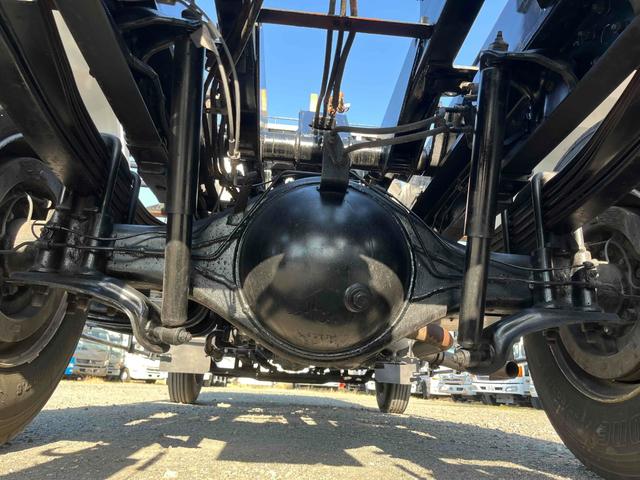 ヒノレンジャー 4.05t積アームロール 新明和Wシリンダー 6速MT 4.1t積み脱着装置付コンテナ専用車 6速MT ベッドレス 2人乗り 新明和製アームロール CCA44-20 ツインホイスト キャブバックデッキ付 タイヤ山8分 車両総重量7960キロ(18枚目)