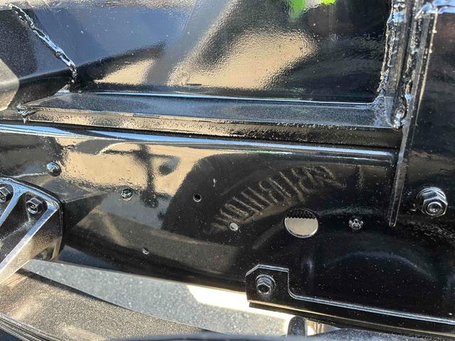 ヒノレンジャー 4.05t積アームロール 新明和Wシリンダー 6速MT 4.1t積み脱着装置付コンテナ専用車 6速MT ベッドレス 2人乗り 新明和製アームロール CCA44-20 ツインホイスト キャブバックデッキ付 タイヤ山8分 車両総重量7960キロ(19枚目)