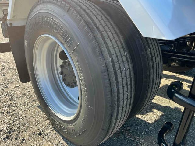 ヒノレンジャー 4.05t積アームロール 新明和Wシリンダー 6速MT 4.1t積み脱着装置付コンテナ専用車 6速MT ベッドレス 2人乗り 新明和製アームロール CCA44-20 ツインホイスト キャブバックデッキ付 タイヤ山8分 車両総重量7960キロ(20枚目)