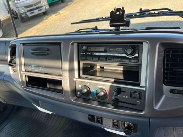 ヒノレンジャー 4.05t積アームロール 新明和Wシリンダー 6速MT 4.1t積み脱着装置付コンテナ専用車 6速MT ベッドレス 2人乗り 新明和製アームロール CCA44-20 ツインホイスト キャブバックデッキ付 タイヤ山8分 車両総重量7960キロ(43枚目)