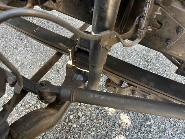 ヒノレンジャー 4.05t積アームロール 新明和Wシリンダー 6速MT 4.1t積み脱着装置付コンテナ専用車 6速MT ベッドレス 2人乗り 新明和製アームロール CCA44-20 ツインホイスト キャブバックデッキ付 タイヤ山8分 車両総重量7960キロ(49枚目)