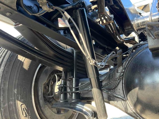 ヒノレンジャー 4.05t積アームロール 新明和Wシリンダー 6速MT 4.1t積み脱着装置付コンテナ専用車 6速MT ベッドレス 2人乗り 新明和製アームロール CCA44-20 ツインホイスト キャブバックデッキ付 タイヤ山8分 車両総重量7960キロ(51枚目)