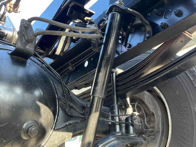 ヒノレンジャー 4.05t積アームロール 新明和Wシリンダー 6速MT 4.1t積み脱着装置付コンテナ専用車 6速MT ベッドレス 2人乗り 新明和製アームロール CCA44-20 ツインホイスト キャブバックデッキ付 タイヤ山8分 車両総重量7960キロ(52枚目)