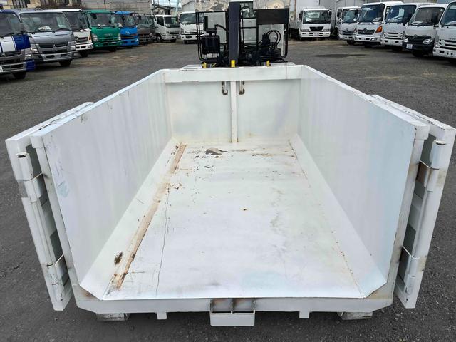 アトラストラック コンテナ付3t積アームロール新明和Wシリンダー 6速MT 3t積み脱着装置付コンテナ専用車 6速MT 新明和製アームロール 型式CCA23-12 ツインホイスト キャブバックデッキ付 観音開き仕様コンテナ付 タイヤ山6分 車両総重量6115キロ(8枚目)