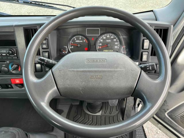 アトラストラック コンテナ付3t積アームロール新明和Wシリンダー 6速MT 3t積み脱着装置付コンテナ専用車 6速MT 新明和製アームロール 型式CCA23-12 ツインホイスト キャブバックデッキ付 観音開き仕様コンテナ付 タイヤ山6分 車両総重量6115キロ(14枚目)