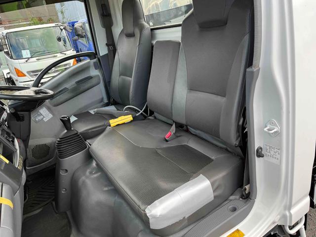 アトラストラック コンテナ付3t積アームロール新明和Wシリンダー 6速MT 3t積み脱着装置付コンテナ専用車 6速MT 新明和製アームロール 型式CCA23-12 ツインホイスト キャブバックデッキ付 観音開き仕様コンテナ付 タイヤ山6分 車両総重量6115キロ(15枚目)