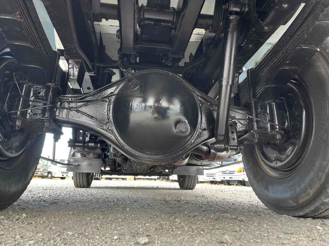 アトラストラック コンテナ付3t積アームロール新明和Wシリンダー 6速MT 3t積み脱着装置付コンテナ専用車 6速MT 新明和製アームロール 型式CCA23-12 ツインホイスト キャブバックデッキ付 観音開き仕様コンテナ付 タイヤ山6分 車両総重量6115キロ(17枚目)