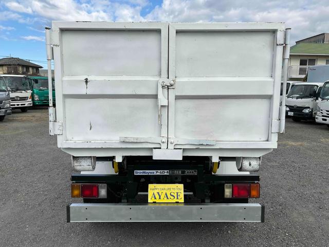 アトラストラック コンテナ付3t積アームロール新明和Wシリンダー 6速MT 3t積み脱着装置付コンテナ専用車 6速MT 新明和製アームロール 型式CCA23-12 ツインホイスト キャブバックデッキ付 観音開き仕様コンテナ付 タイヤ山6分 車両総重量6115キロ(23枚目)