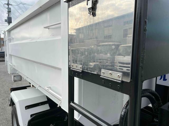 アトラストラック コンテナ付3t積アームロール新明和Wシリンダー 6速MT 3t積み脱着装置付コンテナ専用車 6速MT 新明和製アームロール 型式CCA23-12 ツインホイスト キャブバックデッキ付 観音開き仕様コンテナ付 タイヤ山6分 車両総重量6115キロ(27枚目)