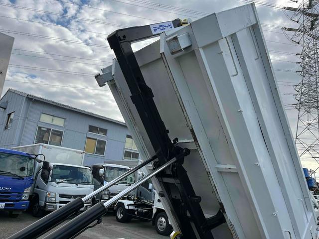 アトラストラック コンテナ付3t積アームロール新明和Wシリンダー 6速MT 3t積み脱着装置付コンテナ専用車 6速MT 新明和製アームロール 型式CCA23-12 ツインホイスト キャブバックデッキ付 観音開き仕様コンテナ付 タイヤ山6分 車両総重量6115キロ(33枚目)