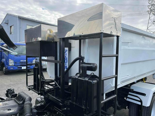 アトラストラック コンテナ付3t積アームロール新明和Wシリンダー 6速MT 3t積み脱着装置付コンテナ専用車 6速MT 新明和製アームロール 型式CCA23-12 ツインホイスト キャブバックデッキ付 観音開き仕様コンテナ付 タイヤ山6分 車両総重量6115キロ(35枚目)